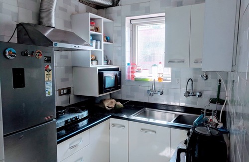 Rajouri Garden House | Central Delhi Apartment for 4 | Close to Metro & Breakfast