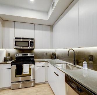Montrose Apartment | UBP - Brand New Midtown Montrose 1 Bd Apt