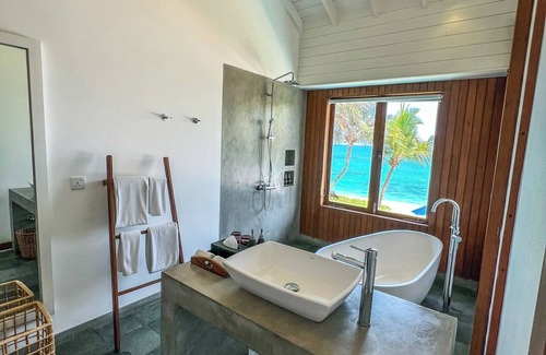 Kamburugamuwa House | Unforgettable Ubuntu Beach Villas: Pool, Breakfast & Family Fun