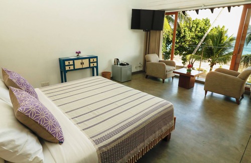 Kamburugamuwa House | Unforgettable Ubuntu Beach Villas: Pool, Breakfast & Family Fun