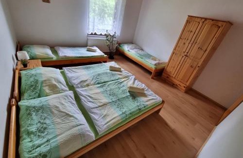 Svoboda nad Upou House | Perfect Getaway at Černá hora II: Pet Friendly & Hot Tub