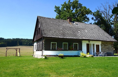 Kraliky Cabin | Inviting Ubytování Chalupa: Pet-Friendly Retreat with Kitchen