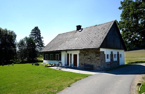Kraliky Cabin | Inviting Ubytování Chalupa: Pet-Friendly Retreat with Kitchen