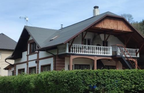Jivka House | Welcoming Ubytování u Šveců: Pool & Family-Friendly Stay