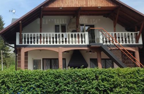 Jivka House | Welcoming Ubytování u Šveců: Pool & Family-Friendly Stay