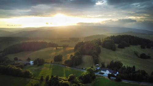 Rudna pod Pradedem Apartment | Comfortable Stay at Ubytování u Nováků with Hot Tub