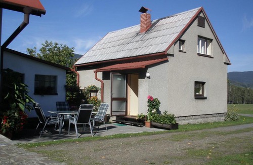 Celadna House | Eco-Friendly Stay at Ubytování u Přadků with Hot Tub