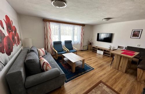 Celadna House | Eco-Friendly Stay at Ubytování u Přadků with Hot Tub