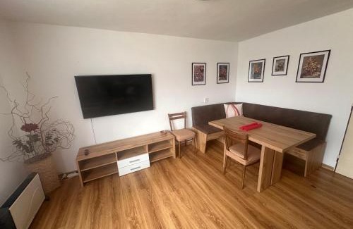 Celadna House | Eco-Friendly Stay at Ubytování u Přadků with Hot Tub