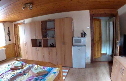 Kunratice House | Cozy Ubytování U Potoka with Oceanfront Views & Pool