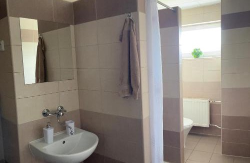 Horni Slavkov Apartment | Child-Friendly Stay at Ubytování U Ropáků - Guest Rated 8.8