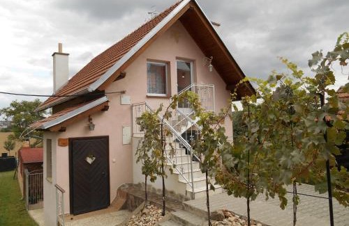 Boretice House | Idyllic Stay at Ubytování u rybníka Bořetice - 9.2/10 Rated