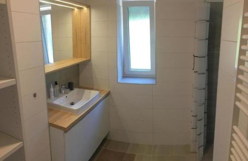 Luhacovice House | Family-Friendly Retreat at Ubytování v soukromí Lužné