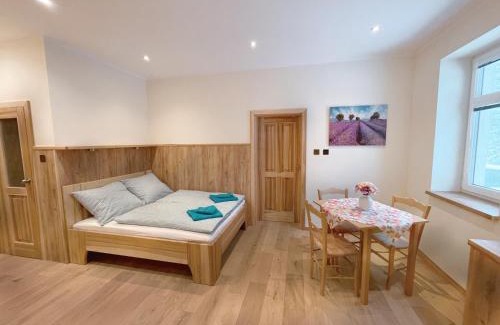 Celadna Cabin | Relaxing Stay at Tři Splavy with Pool & Ocean Views