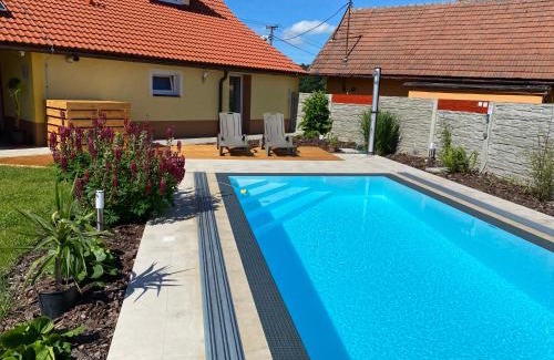 Tremosnice Apartment | Child-Friendly Retreat at Ubytování ve Starém Dvoře