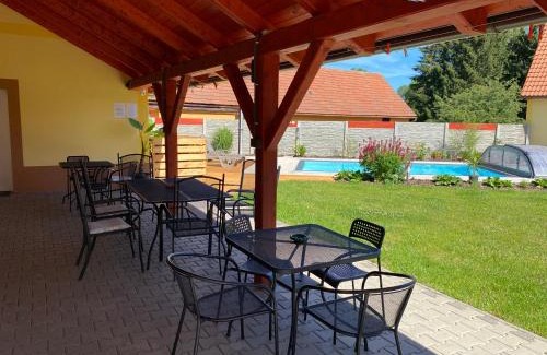 Tremosnice Apartment | Child-Friendly Retreat at Ubytování ve Starém Dvoře