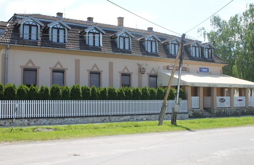 Velke Revistia Hotel | Inviting Ubytovanie Toscana with Breakfast & Child Friendly