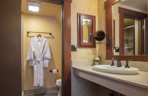 Lake Arrowhead Hotel | Explore UCLA Lake Arrowhead Lodge with Pool & Spa Amenities