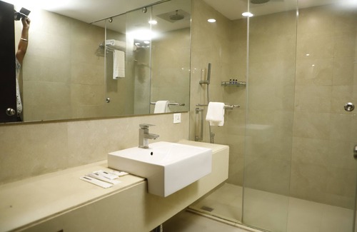 Sat Bari Hotel | Comfortable Stay at Udman By Ferns N Petals, Chattarpur