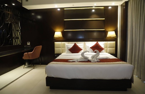 Sat Bari Hotel | Comfortable Stay at Udman By Ferns N Petals, Chattarpur