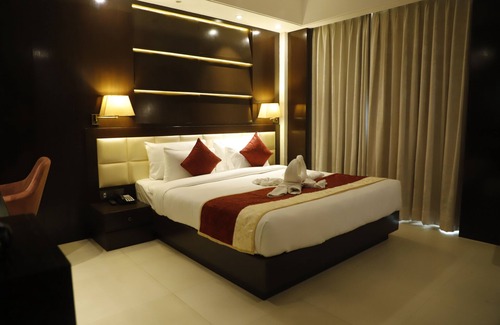 Sat Bari Hotel | Comfortable Stay at Udman By Ferns N Petals, Chattarpur