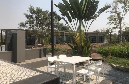 Sakhrai Bed & Breakfast | Udon Farm Fun Homestay: Family-Friendly with Pool Access