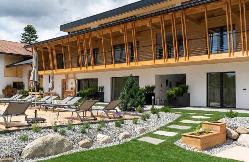 Naz Apartment | Experience Uetzenhof: Oceanfront Bliss with Pool & Breakfast
