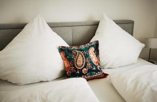 Immenstaad am Bodensee Apartment | Uferloft: Beachfront Retreat with Top-Rated Guest Experience