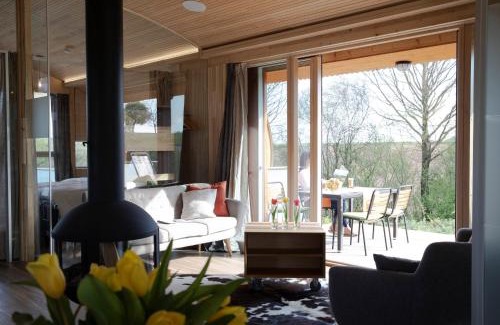 Koslau House | UFO47: Oceanfront Retreat with Pool & Top Guest Ratings