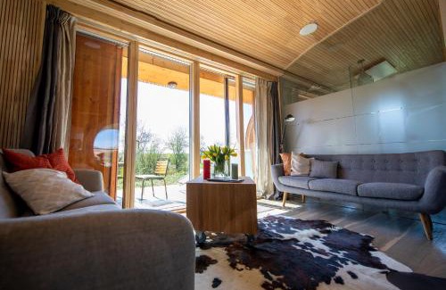 Koslau House | UFO47: Oceanfront Retreat with Pool & Top Guest Ratings