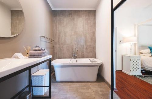 Blue Crane Route Bed & Breakfast | Discover Ufumene Game Lodge: Poolside Family Getaway