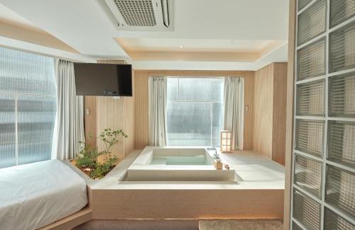 Sogong-dong Hotel | Explore UH Suite Seoul Square: Family-Friendly Retreat