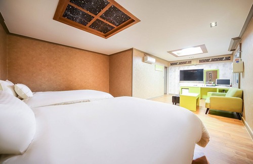 Uiryeong Hotel | Eco-Friendly Stay at Uiryeong Azalea with Breakfast Included