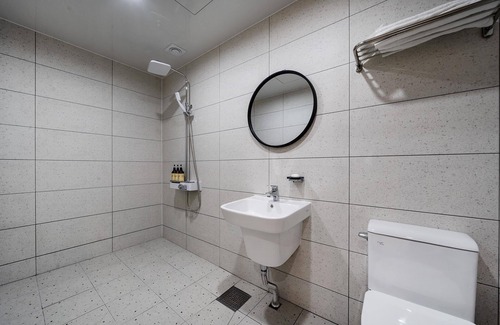 Uiryeong Hotel | Eco-Friendly Uiryeong Crystal with Breakfast & Family Amenities