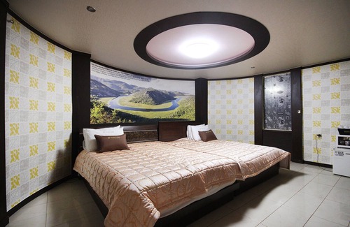 Uiryeong Hotel | Eco-Friendly Retreat at Uiryeong Hyatt with Family Amenities