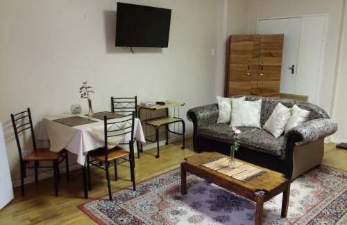 Uitenhage Apartment | Budget-Friendly Uitenhage Apartments for Family Stays