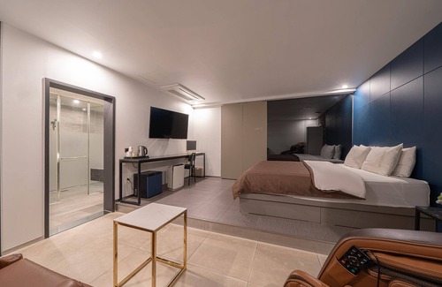 Uiwang Hotel | Eco-Friendly Uiwang Ceaser: Guest Rated 10/10 Stay