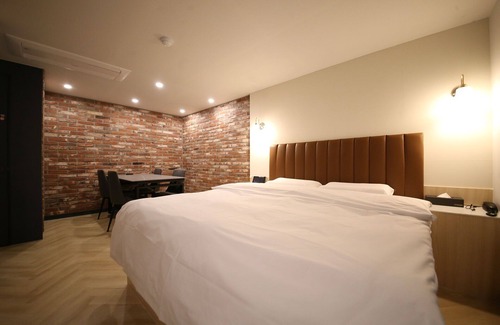 Uiwang Hotel | Eco-Friendly Comfort at Uiwang Hotel 25 with Breakfast