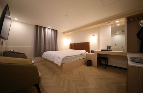 Uiwang Hotel | Eco-Friendly Comfort at Uiwang Hotel 25 with Breakfast