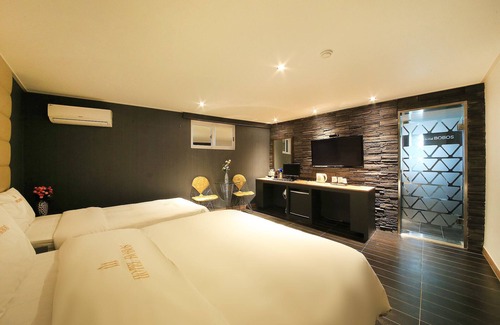 Uiwang Hotel | Eco-Friendly Uiwang Hotel Bobos with Hot Tub & Breakfast