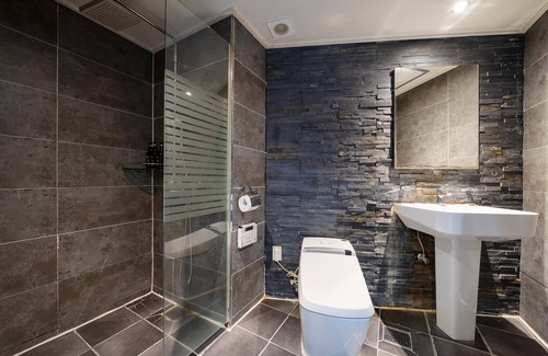 Uiwang Hotel | Eco-Friendly Uiwang Hotel Bobos with Hot Tub & Breakfast