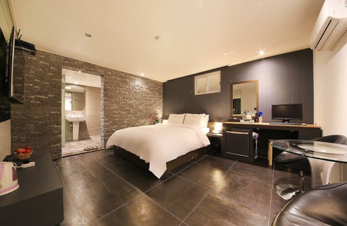 Uiwang Hotel | Eco-Friendly Uiwang Hotel Bobos with Hot Tub & Breakfast