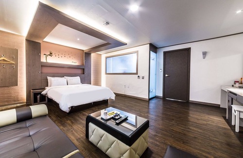 Sam-dong Hotel | Eco-Friendly Uiwang Hotel with Family Amenities & Breakfast