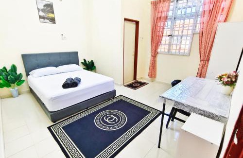Kuala Terengganu House | Ujana Damai: Family-Friendly Retreat with Pool & Kitchen