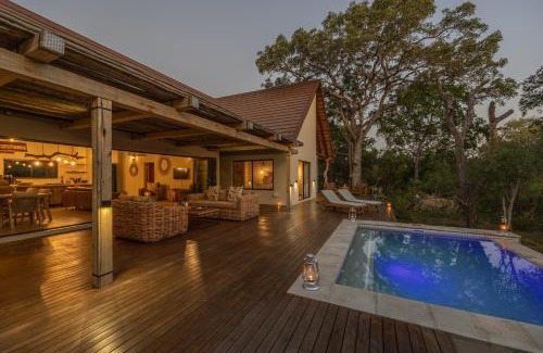 Thorny Bush Game Reserve Villa | Experience Ukanyi Villa: 4-Star Oceanfront Bliss