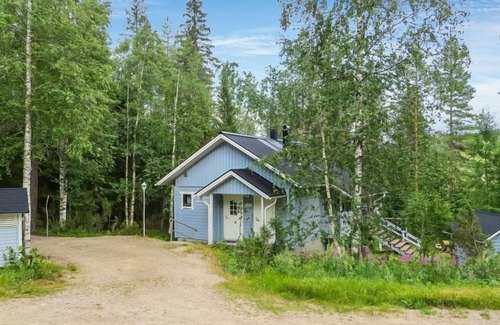Kehys-Kainuu House | Relaxing Ukkorinne Möki with Lake View and Spa Amenities