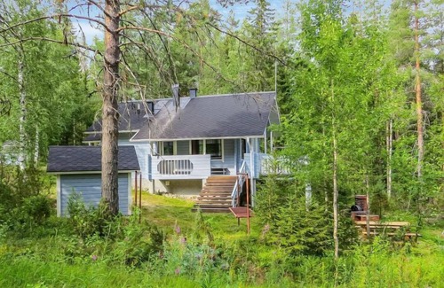 Kehys-Kainuu House | Relaxing Ukkorinne Möki with Lake View and Spa Amenities