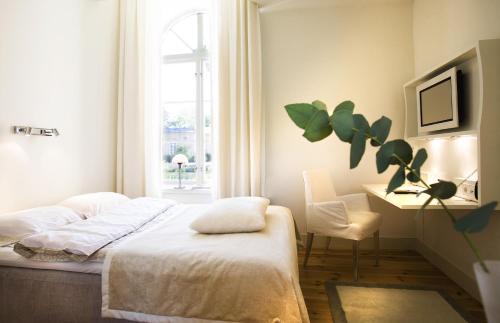 Appelviken Hotel | Experience Ulfsunda Slott: Family-Friendly & Pet Welcoming