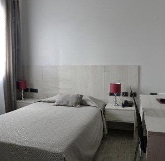 Paratico Hotel | Discover Hotel Ulivi: Oceanfront Bliss with Top Amenities