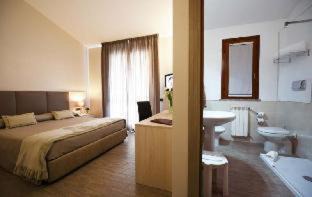 Paratico Hotel | Discover Hotel Ulivi: Oceanfront Bliss with Top Amenities